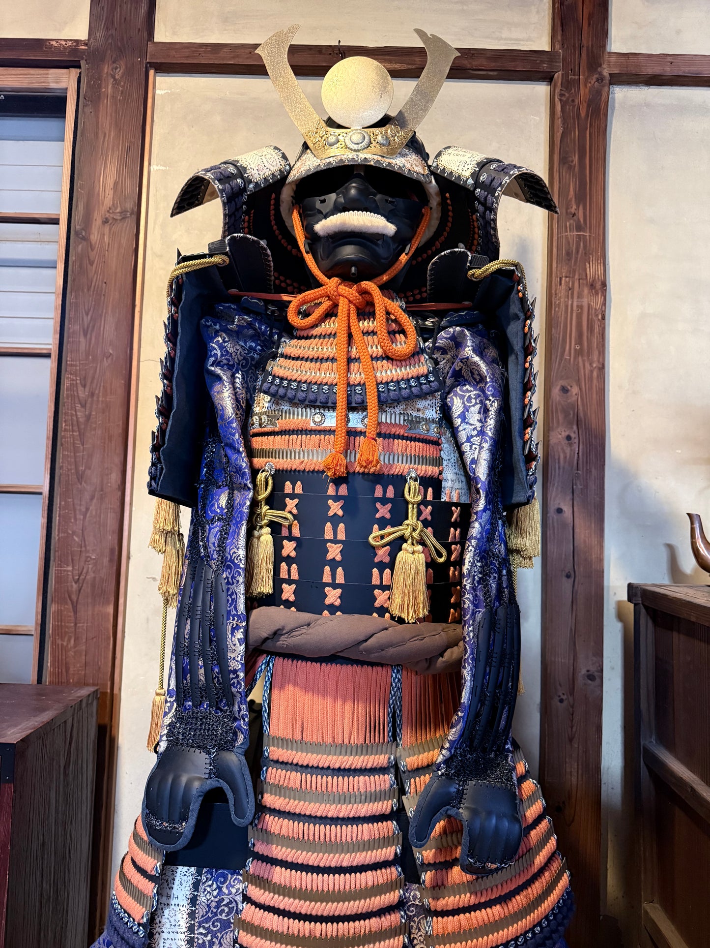 Life Size Samurai Armor Display 165cm Modern Tosei Gusoku Black Do Sugake Lacing with Armor Chest