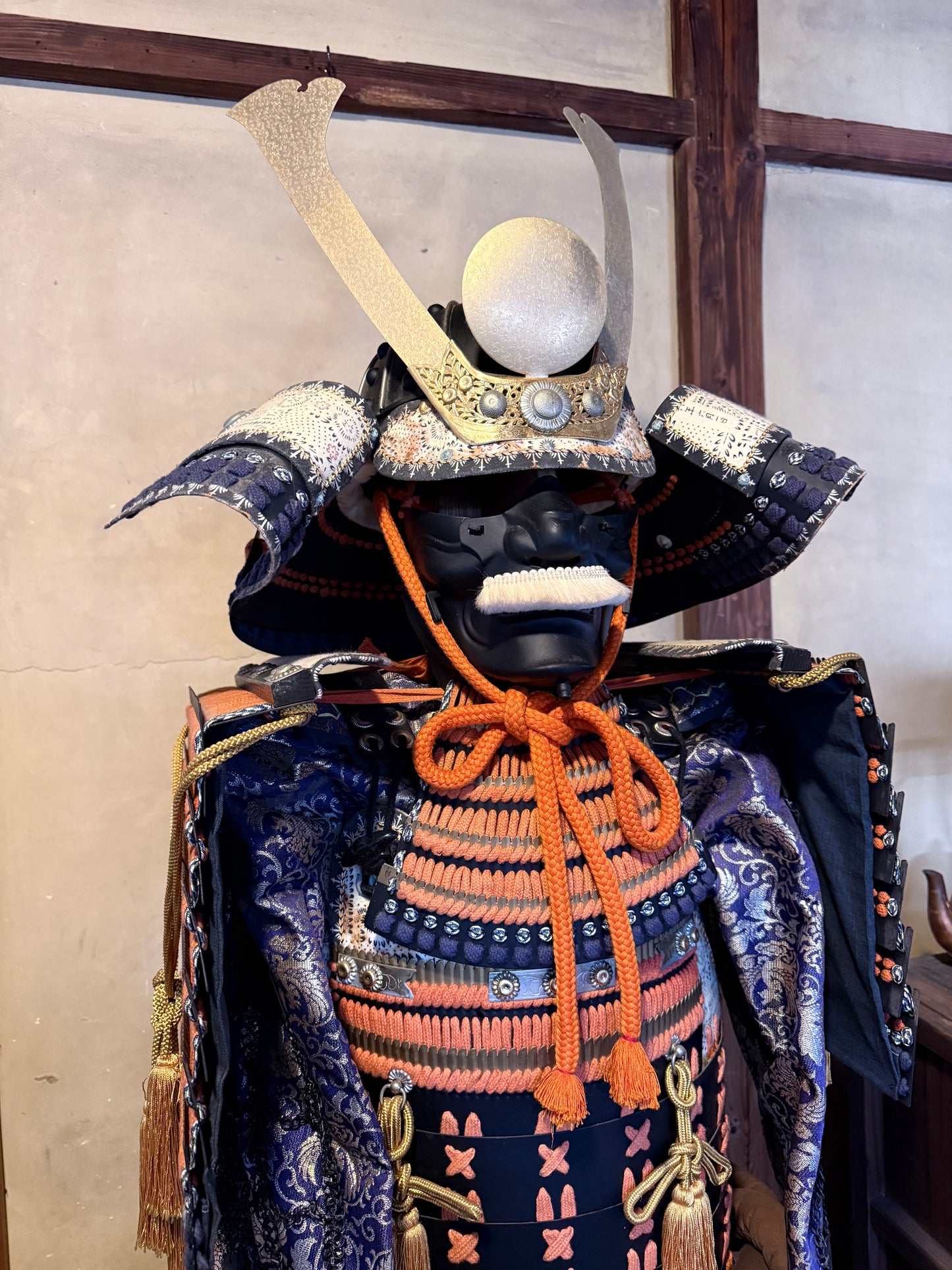 Life Size Samurai Armor Display 165cm Modern Tosei Gusoku Black Do Sugake Lacing with Armor Chest
