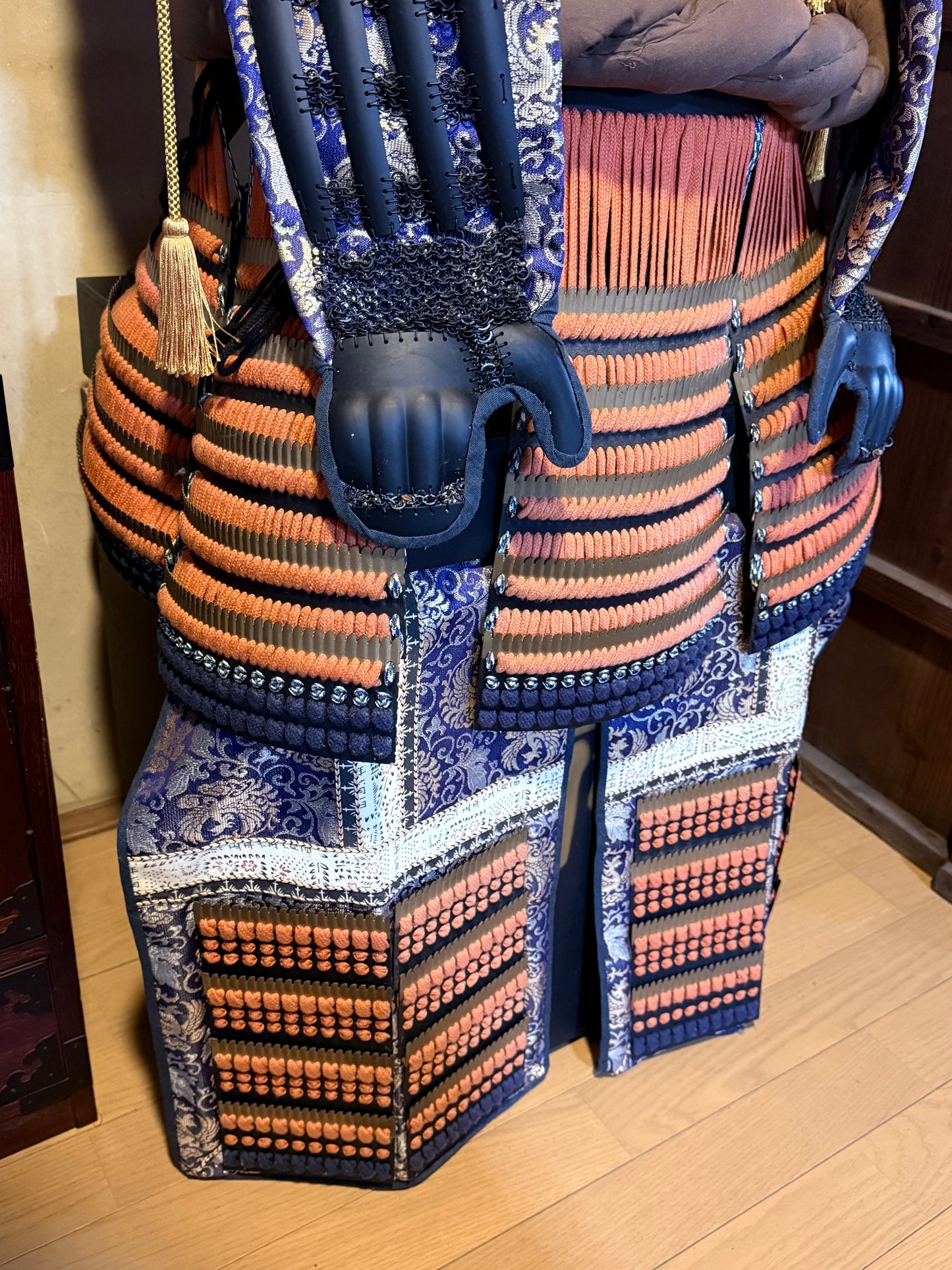 Life Size Samurai Armor Display 165cm Modern Tosei Gusoku Black Do Sugake Lacing with Armor Chest