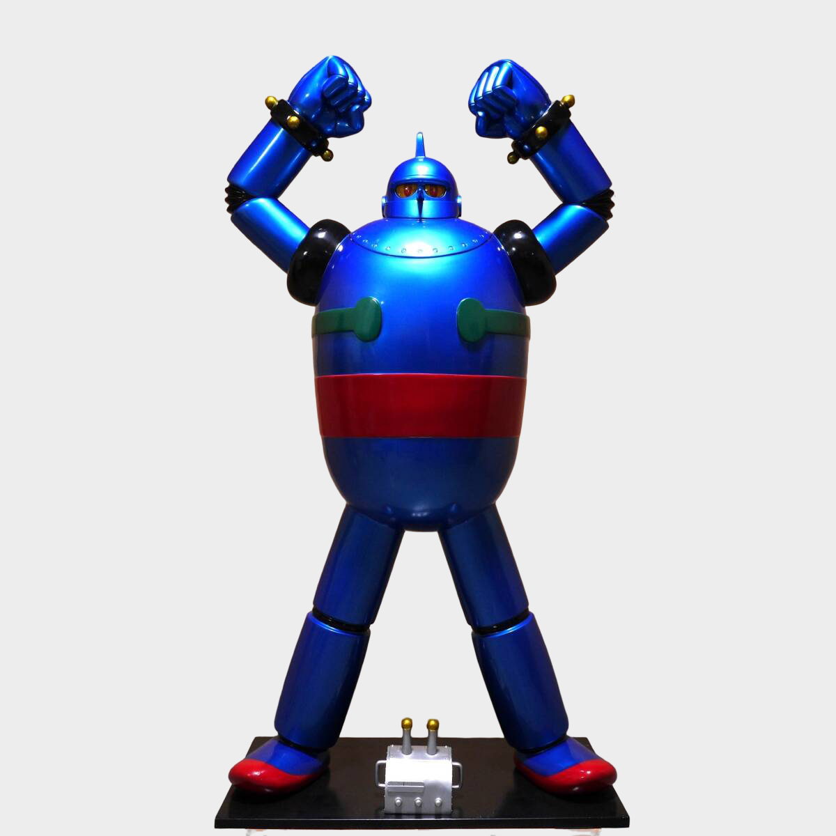 Life-Size Tetsujin 28 Standing Figure — 1:1 Scale Iron 28 Display Statue, Japanese Giant Robot Icon
