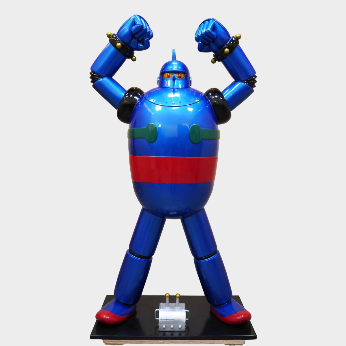 Life-Size Tetsujin 28 Standing Figure — 1:1 Scale Iron 28 Display Statue, Japanese Giant Robot Icon