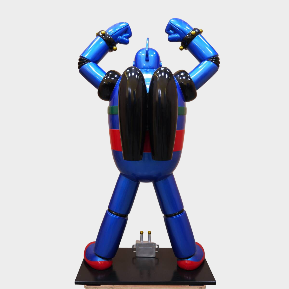 Life-Size Tetsujin 28 Standing Figure — 1:1 Scale Iron 28 Display Statue, Japanese Giant Robot Icon