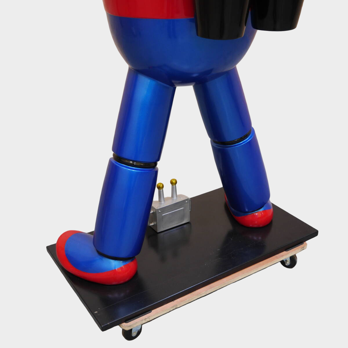 Life-Size Tetsujin 28 Standing Figure — 1:1 Scale Iron 28 Display Statue, Japanese Giant Robot Icon