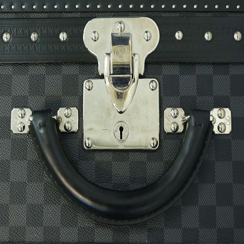Louis Vuitton M21231 Hard Trunk – Damier Graphite Canvas – Modern Vintage LV Case – 65cm Collector Travel Trunk (B Rank)