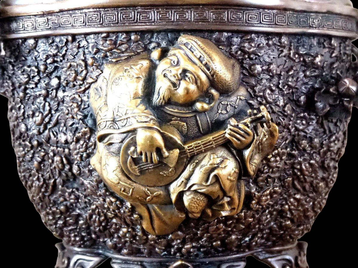 Meiji-Style Japanese Bronze Incense Burner (Kōro) with Shishi Lion Finial — Monumental High-Relief Censer, Preserved Unused