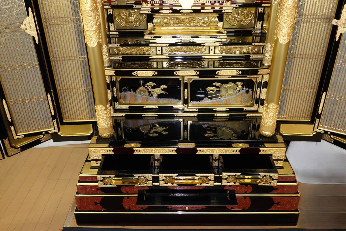 Monumental Three-Way Opening Gold Butsudan Cabinet — Palace-Scale Ritual Architecture, Black Lacquer & Pure-Gold Surface Work, Mother-of-Pearl Detail (183cm)