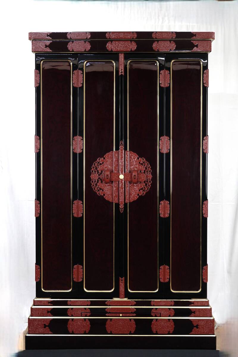Monumental Three-Way Opening Gold Butsudan Cabinet — Palace-Scale Ritual Architecture, Black Lacquer & Pure-Gold Surface Work, Mother-of-Pearl Detail (183cm)