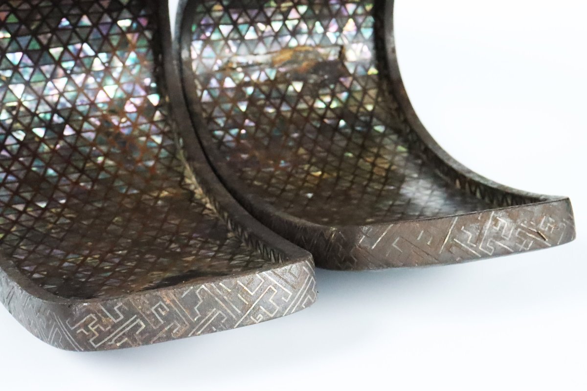 Momoyama–Early Edo Samurai Abumi Stirrups Pair, Heijō Zōgan Inlay, Hosokawa Clan Provenance