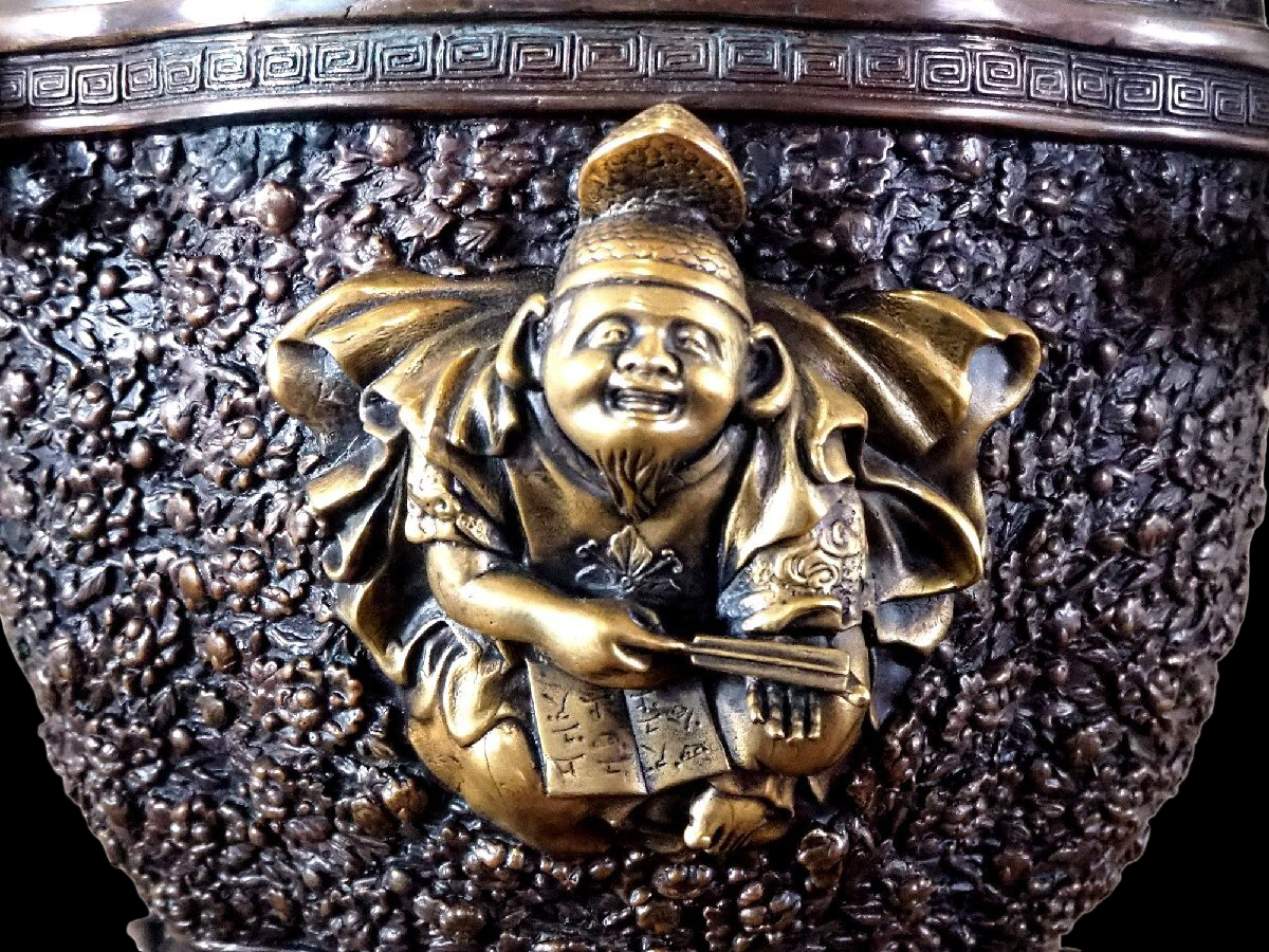 Monumental Bronze Incense Burner on Pedestal — Shishi Lid Finial, High-Relief 'Bubble' Surface, Meiji-Era Revival Craft (51 cm Tall)