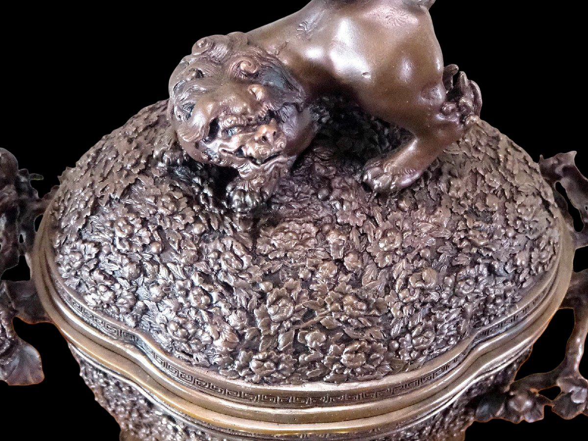 Monumental Bronze Incense Burner on Pedestal — Shishi Lid Finial, High-Relief 'Bubble' Surface, Meiji-Era Revival Craft (51 cm Tall)