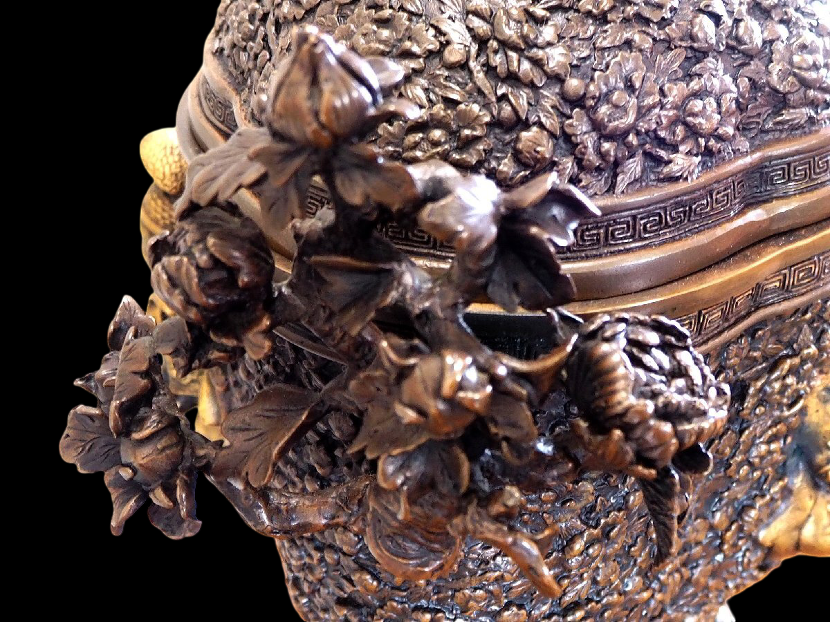 Monumental Bronze Incense Burner on Pedestal — Shishi Lid Finial, High-Relief 'Bubble' Surface, Meiji-Era Revival Craft (51 cm Tall)