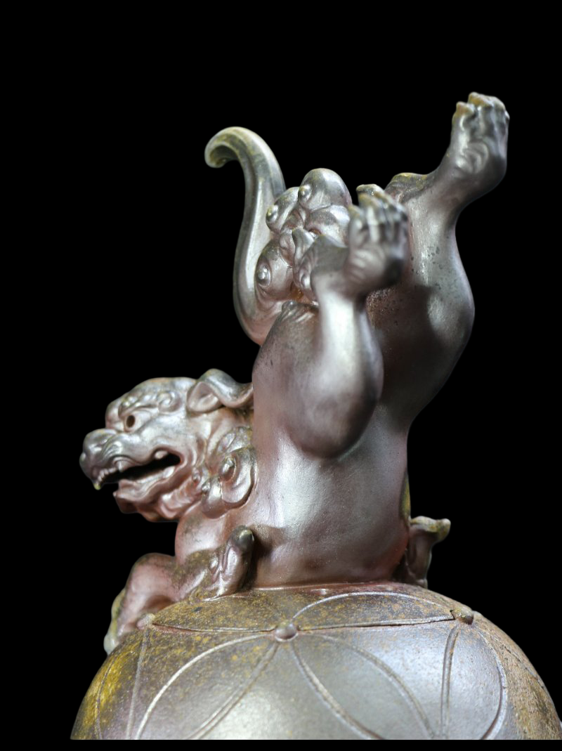 Nishimura Harusei Bizen Ware Shishi Incense Burner — Dynamic 'Leaping Lion' Sculpture, Finely Carved Detail, Tomobako
