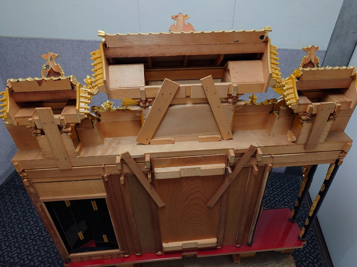 Otani-ha Guden-Style Gold Butsudan Altar Cabinet — Large-Format Domestic Shrine Architecture (109h x 104w x 47d cm) — Estate / Temple Annex Scale