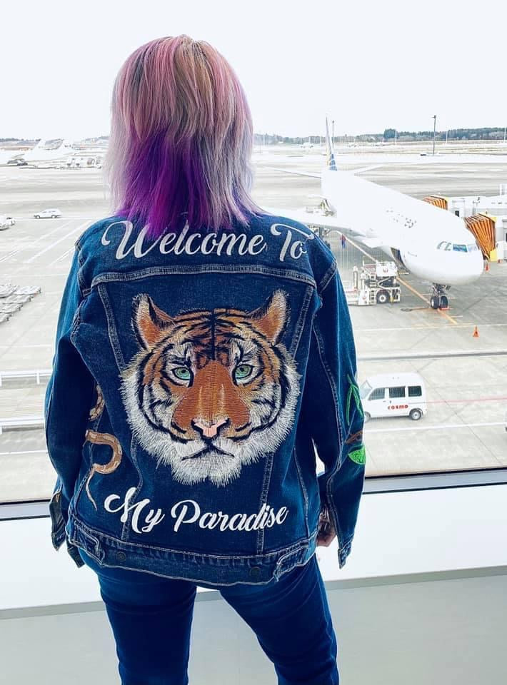 "Welcome to Paradies" CUSTOM Vintage Levi's Handmade Tiger Tora Forest Jungle Tattoo Art Street Fashion Embroidered Embroidery Denim Jacket ( Size : L )