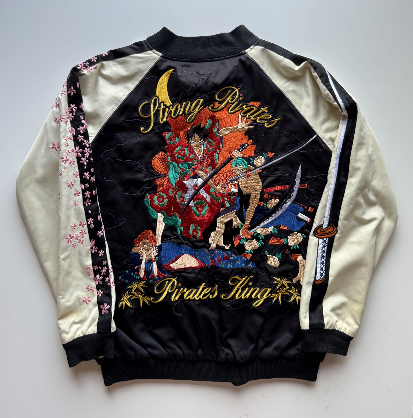 ONE PIECE Reversible Sukajan Jacket Luffy Zoro Nami Embroidery, Mugiwara Pirates Anime Souvenir Bomber, Relaxed L–XL Fit