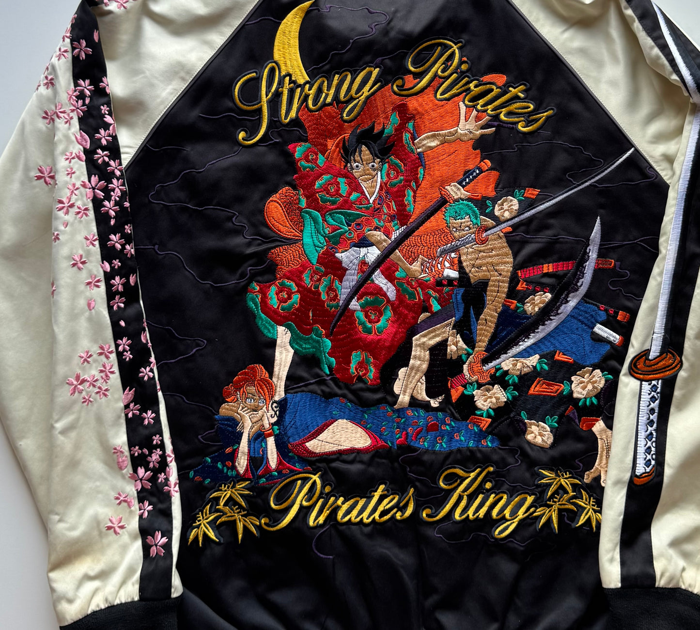 ONE PIECE Reversible Sukajan Jacket Luffy Zoro Nami Embroidery, Mugiwara Pirates Anime Souvenir Bomber, Relaxed L–XL Fit