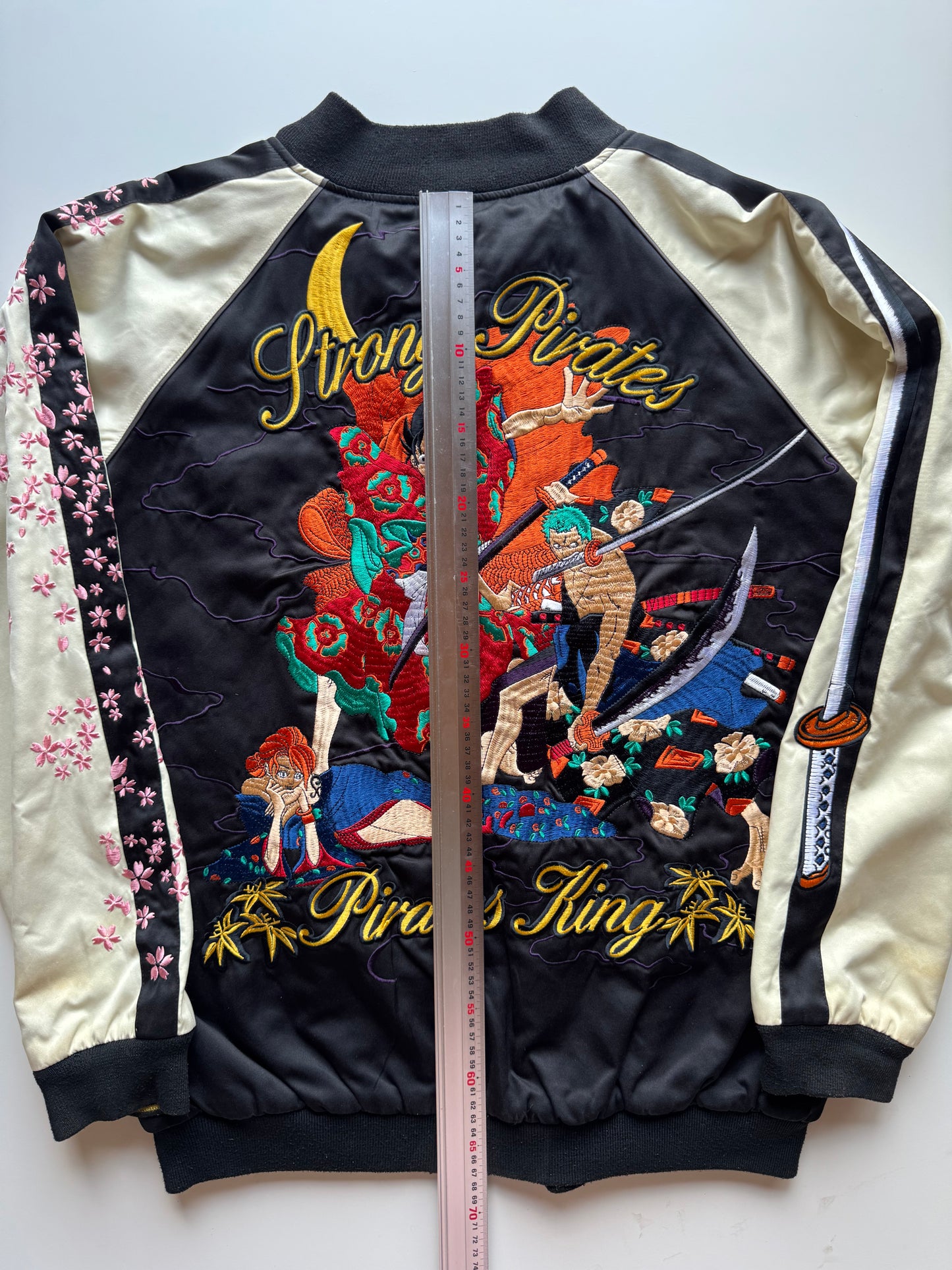 ONE PIECE Reversible Sukajan Jacket Luffy Zoro Nami Embroidery, Mugiwara Pirates Anime Souvenir Bomber, Relaxed L–XL Fit