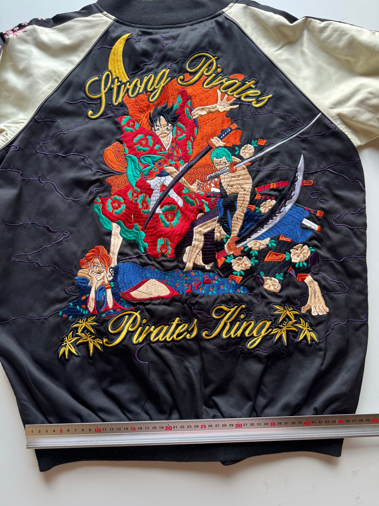 ONE PIECE Reversible Sukajan Jacket Luffy Zoro Nami Embroidery, Mugiwara Pirates Anime Souvenir Bomber, Relaxed L–XL Fit