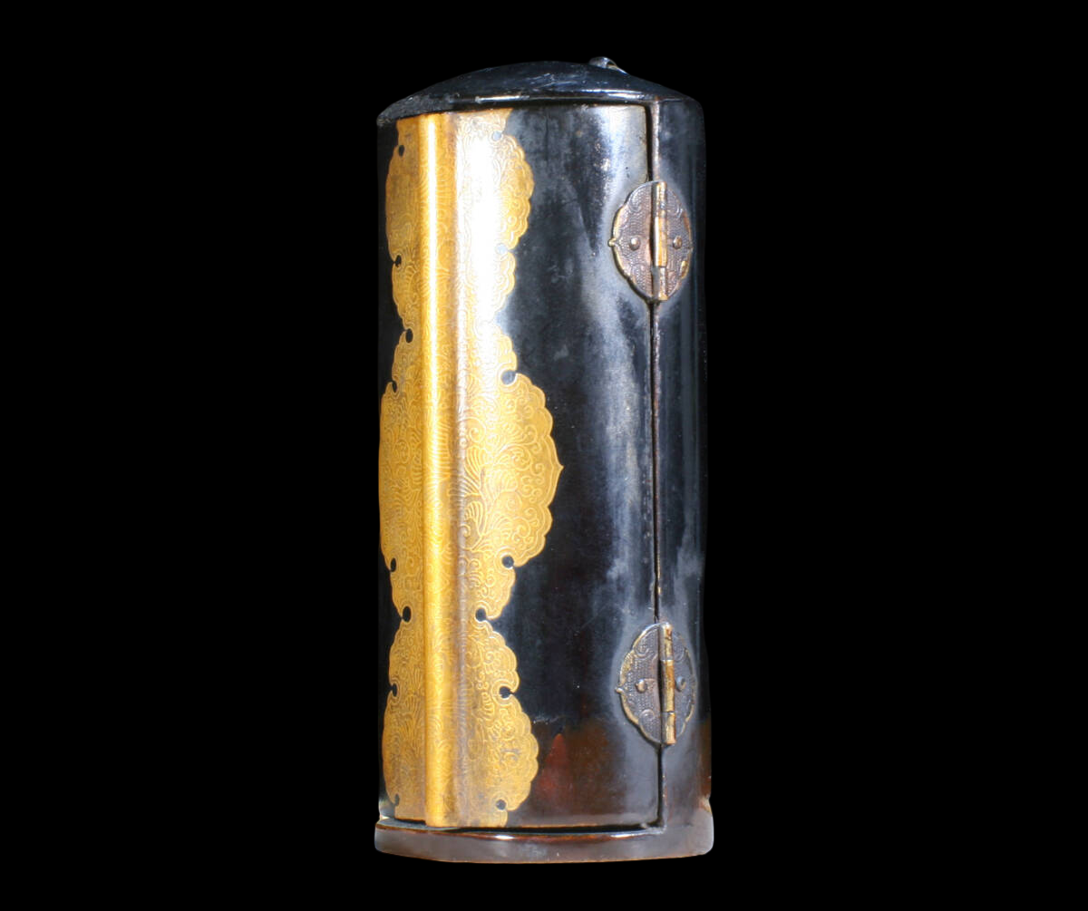 Portable Zushi Shrine with Senju Kannon Bosatsu (Thousand-Armed Avalokiteśvara) — Gilt Interior Personal Devotional Icon, Edo-Period Lineage, Approx. 9.5cm Deity