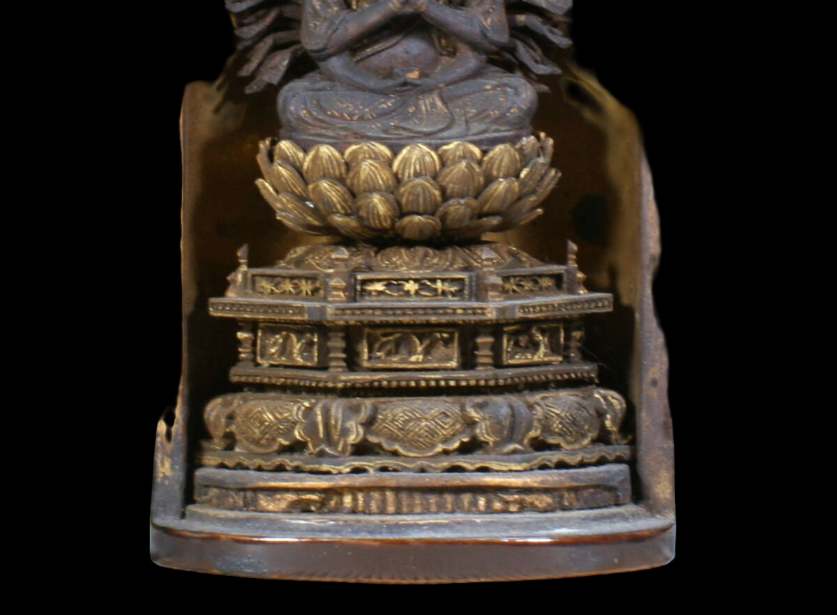 Portable Zushi Shrine with Senju Kannon Bosatsu (Thousand-Armed Avalokiteśvara) — Gilt Interior Personal Devotional Icon, Edo-Period Lineage, Approx. 9.5cm Deity