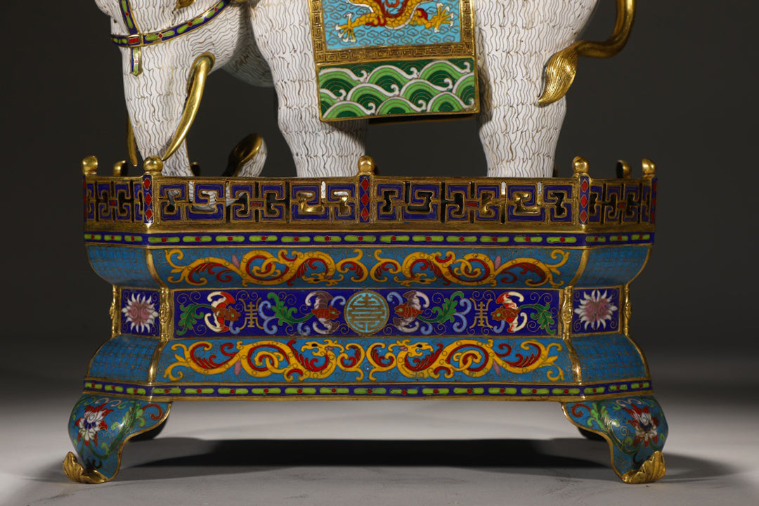 Imperial‑Style Qing Dynasty Revival Cloisonné Elephant Censers — Pair with Filigree Enamel, Gilt Bronze Mounts, and Pagoda‑Form Finials