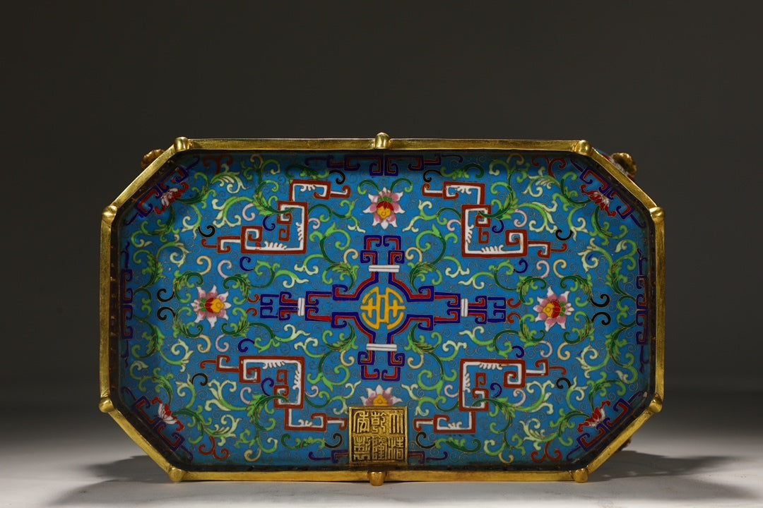 Imperial‑Style Qing Dynasty Revival Cloisonné Elephant Censers — Pair with Filigree Enamel, Gilt Bronze Mounts, and Pagoda‑Form Finials