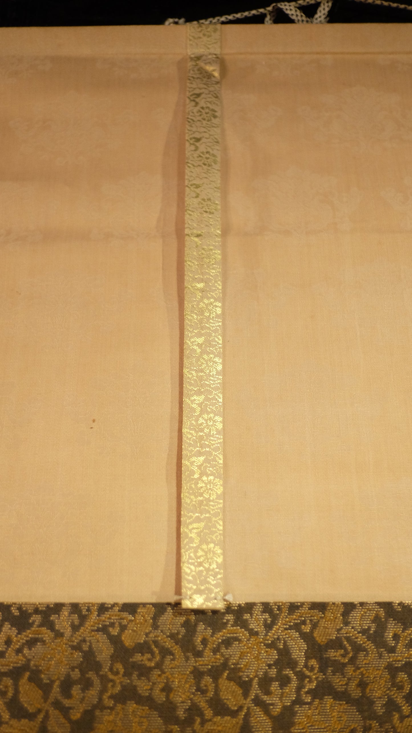 Elegant Japanese Scroll of Kannon – Goddess of Mercy on Clouds – Hand-Painted Silk Hanging Scroll – Spiritual Buddhist Art for Healing & Meditation