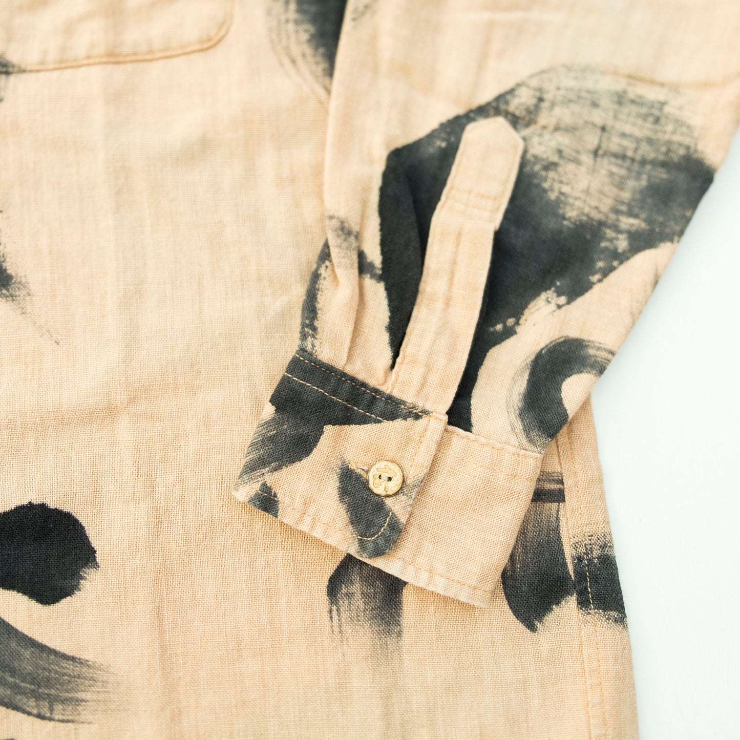Vintage Japanese Sumi-e Calligraphy Brushstroke Shirt M / S-M – Beige Abstract Shodo Art Button Up, Zen Wabi Sabi Wearable Art
