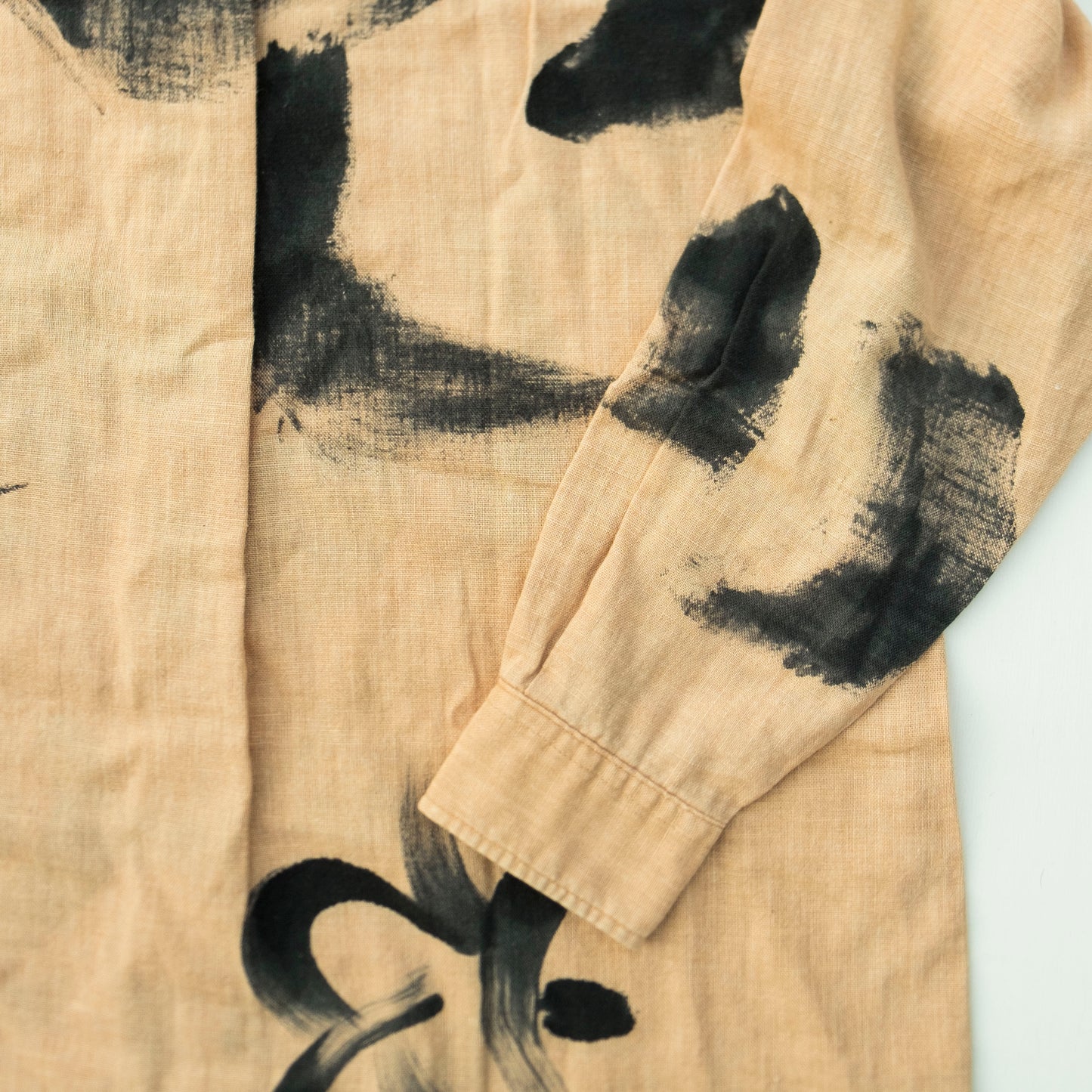 Vintage Japanese Sumi-e Calligraphy Brushstroke Shirt M / S-M – Beige Abstract Shodo Art Button Up, Zen Wabi Sabi Wearable Art