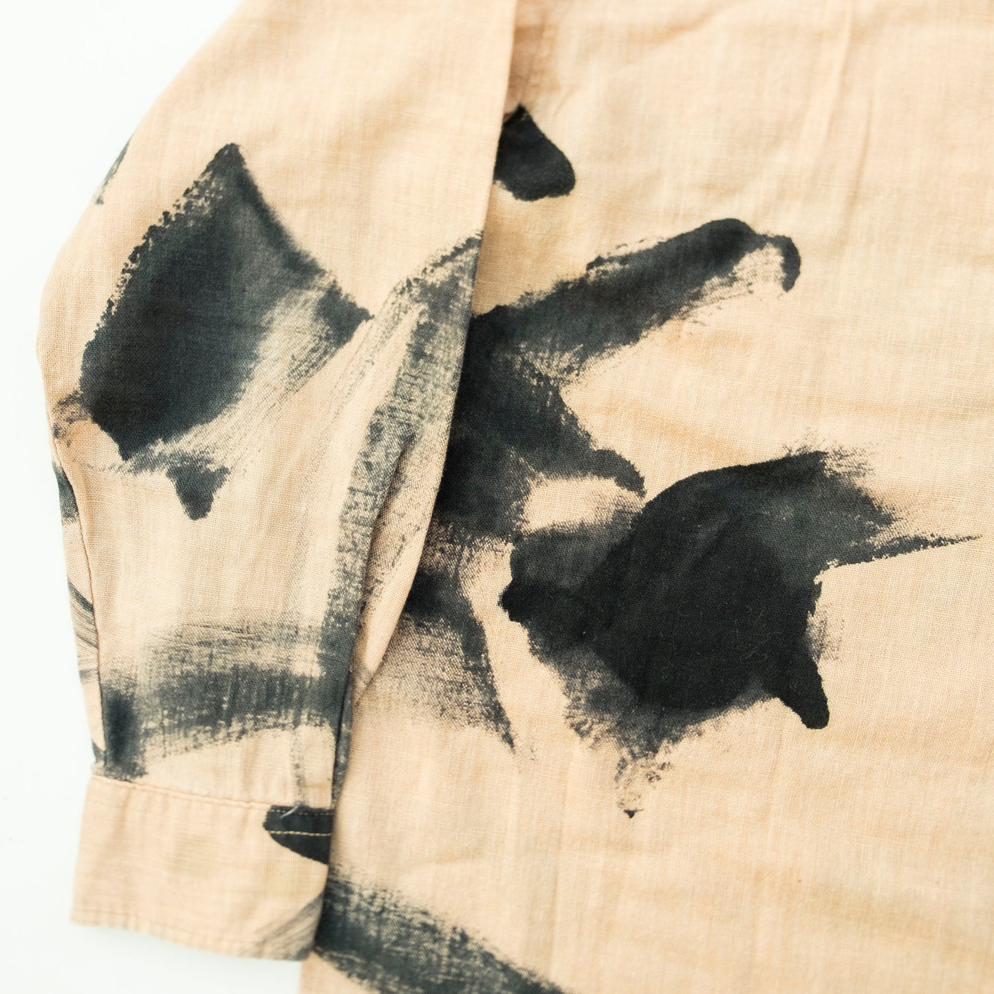 Vintage Japanese Sumi-e Calligraphy Brushstroke Shirt M / S-M – Beige Abstract Shodo Art Button Up, Zen Wabi Sabi Wearable Art