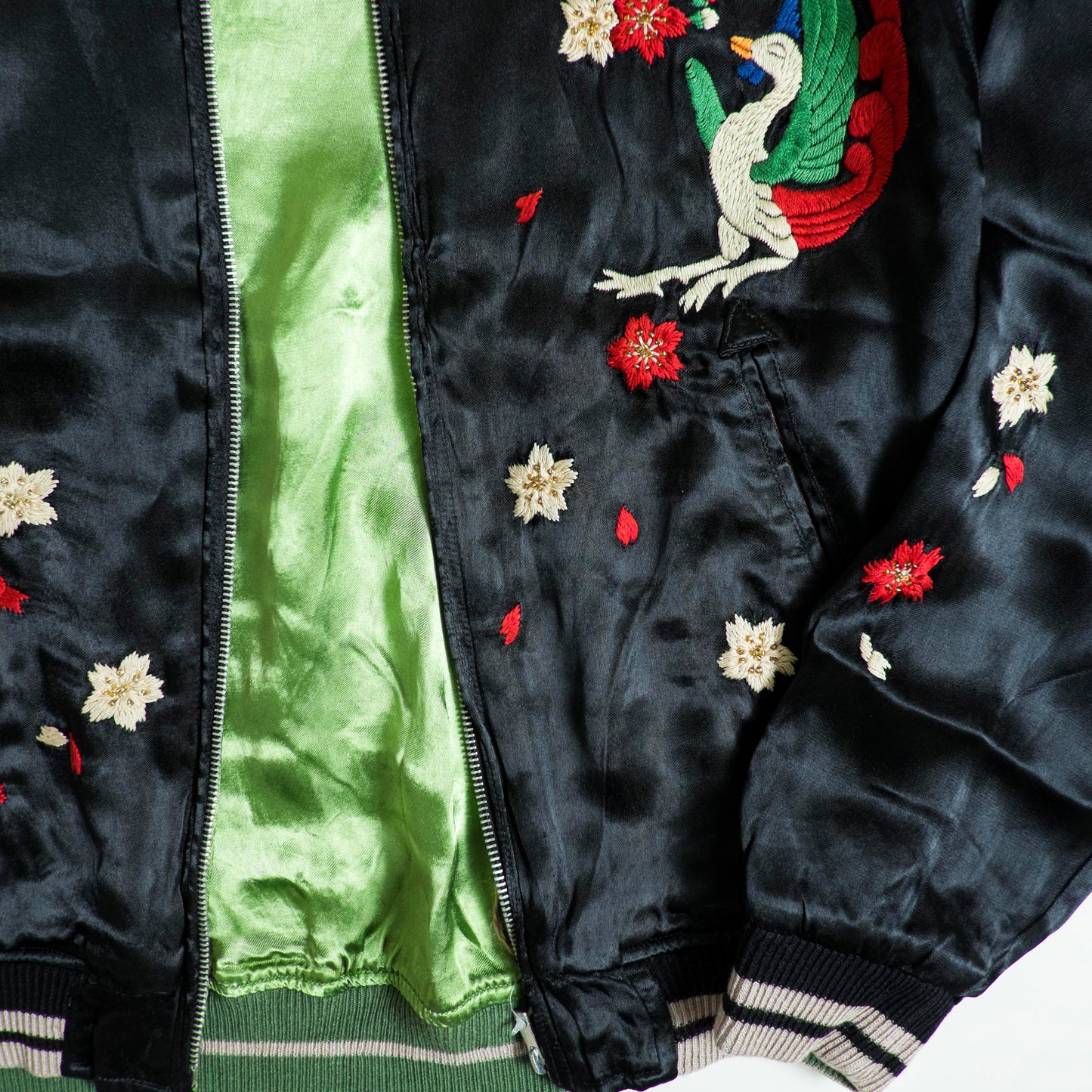 Cropped Heads Japan Skull & Sakura Reversible Sukajan Jacket Size M – Black Embroidered Souvenir Jacket / Green Satin Japanese Streetwear