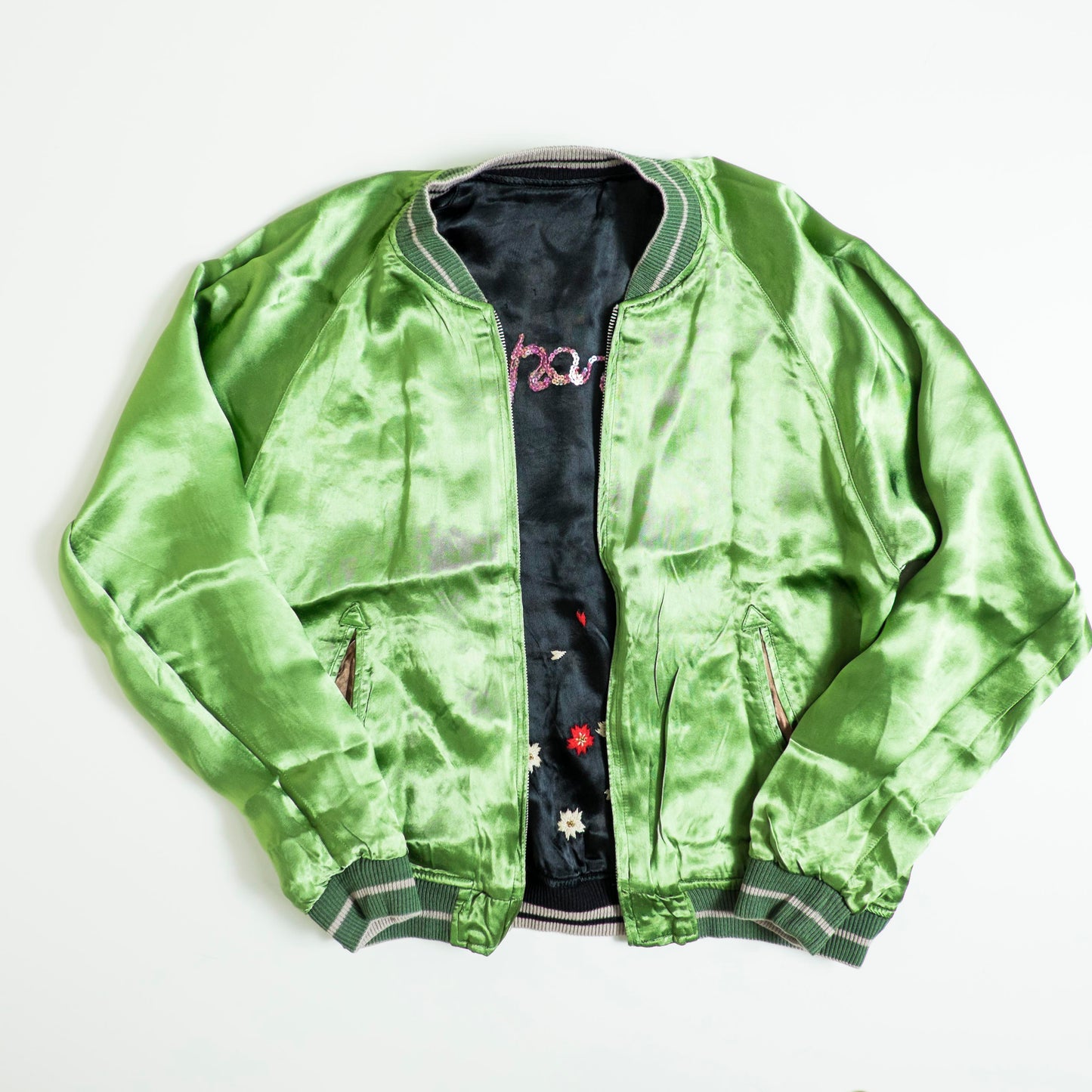 Cropped Heads Japan Skull & Sakura Reversible Sukajan Jacket Size M – Black Embroidered Souvenir Jacket / Green Satin Japanese Streetwear