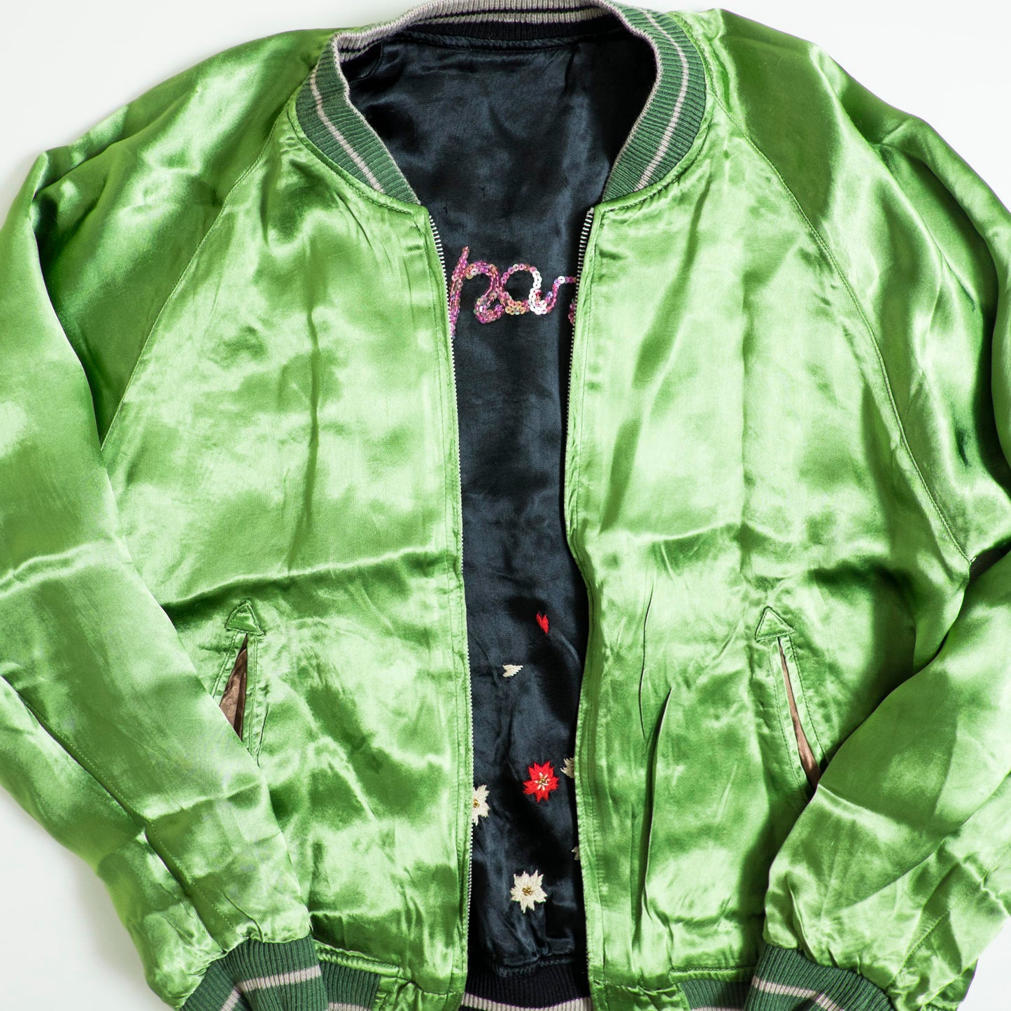 Cropped Heads Japan Skull & Sakura Reversible Sukajan Jacket Size M – Black Embroidered Souvenir Jacket / Green Satin Japanese Streetwear