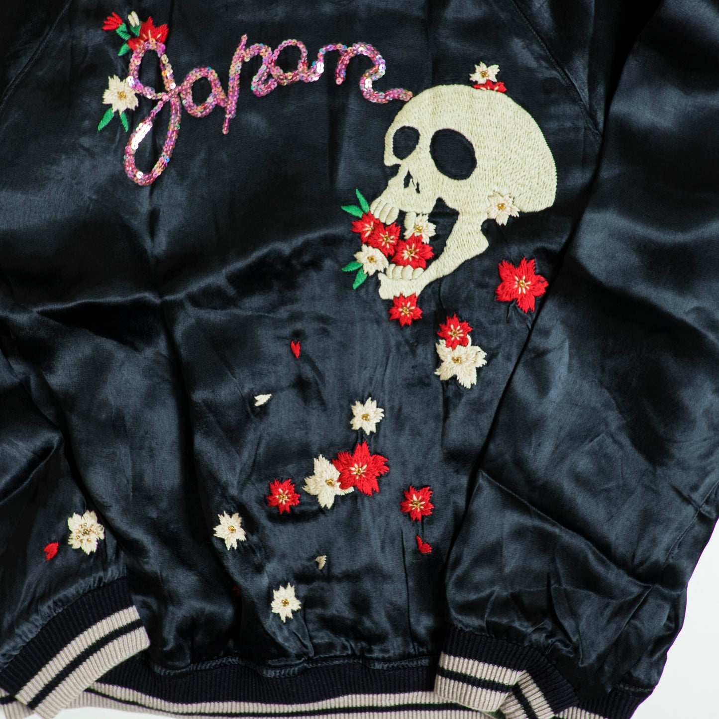 Cropped Heads Japan Skull & Sakura Reversible Sukajan Jacket Size M – Black Embroidered Souvenir Jacket / Green Satin Japanese Streetwear