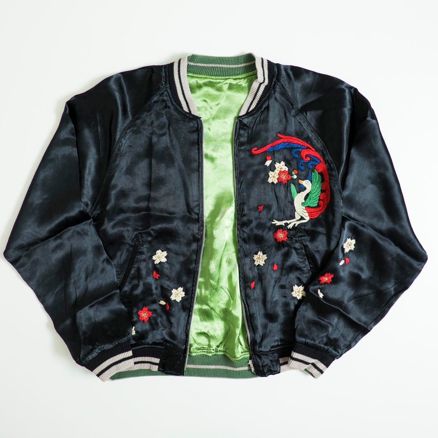 Cropped Heads Japan Skull & Sakura Reversible Sukajan Jacket Size M – Black Embroidered Souvenir Jacket / Green Satin Japanese Streetwear
