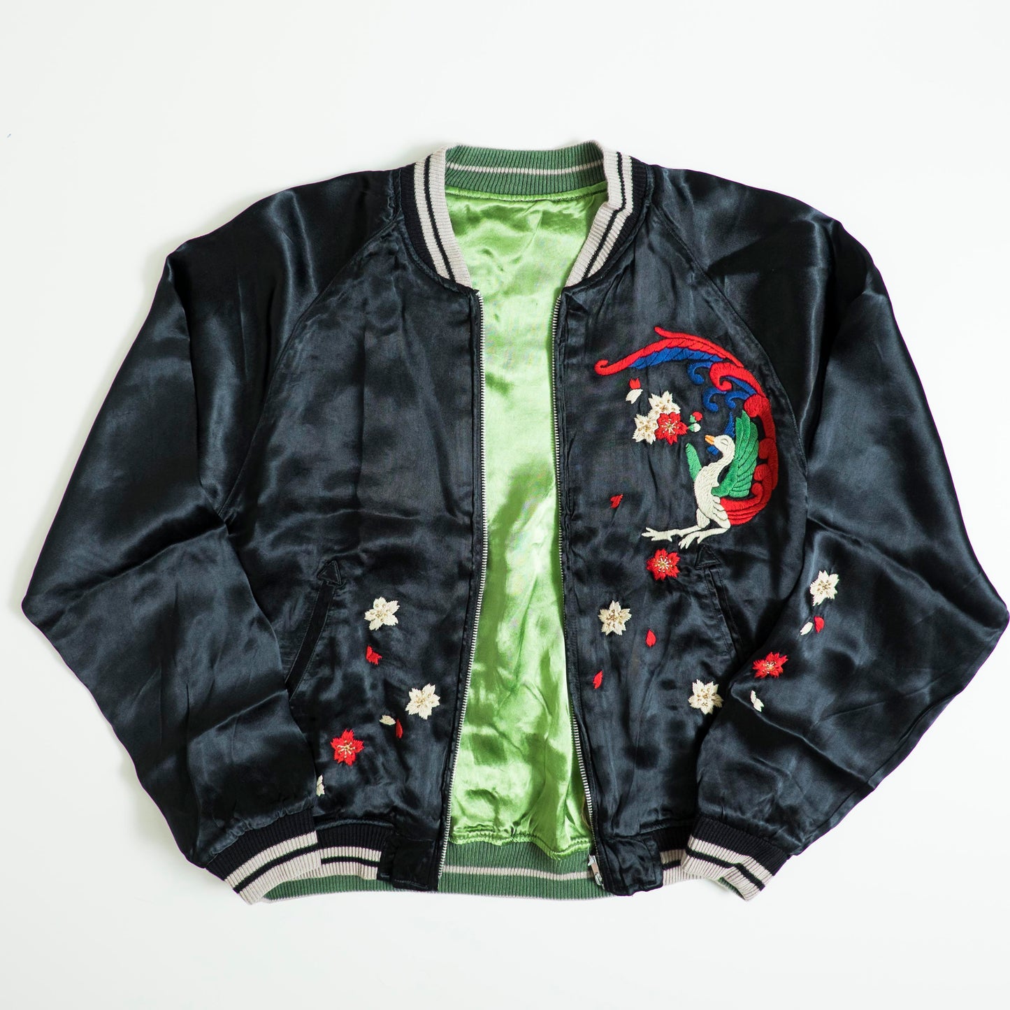 Cropped Heads Japan Skull & Sakura Reversible Sukajan Jacket Size M – Black Embroidered Souvenir Jacket / Green Satin Japanese Streetwear