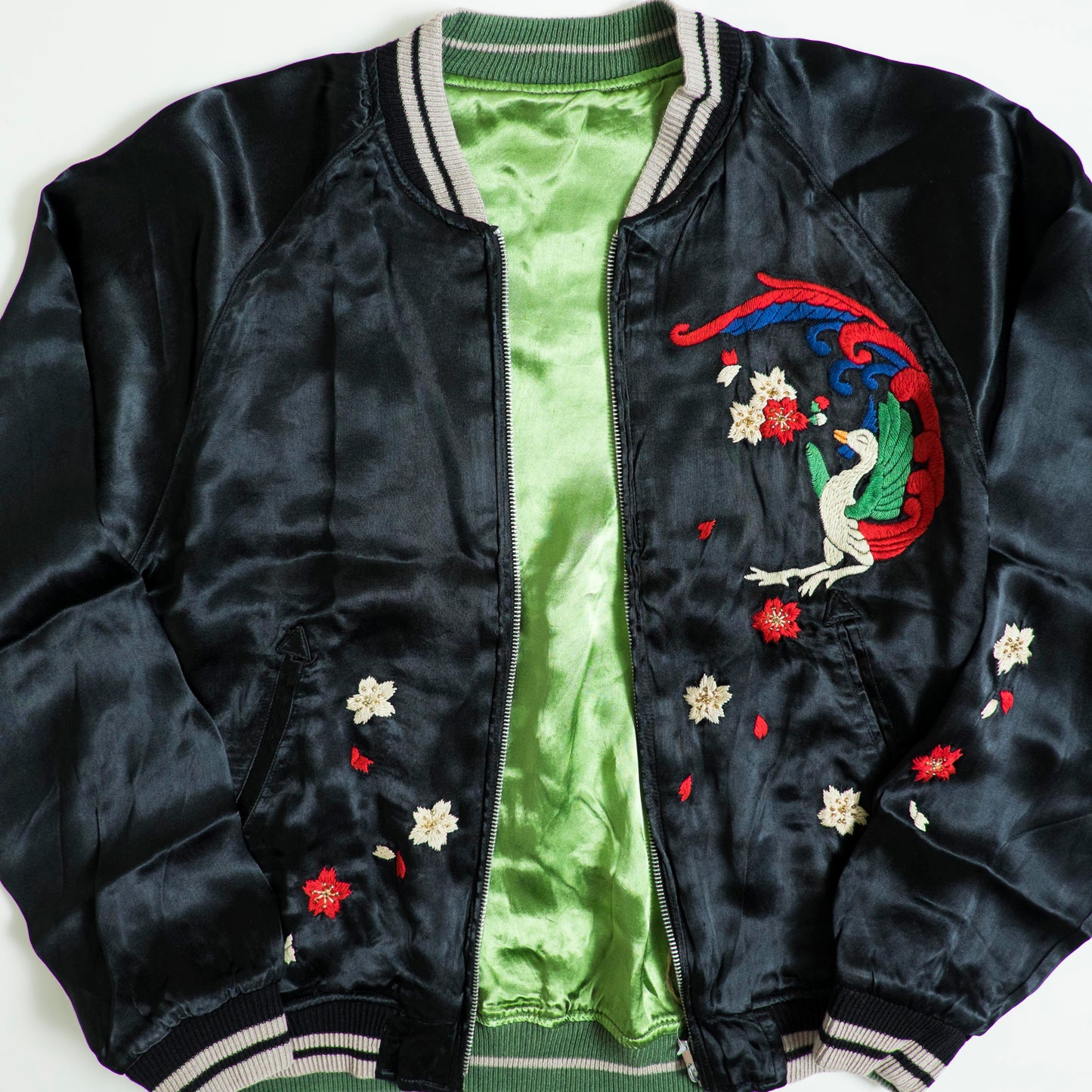 Cropped Heads Japan Skull & Sakura Reversible Sukajan Jacket Size M – Black Embroidered Souvenir Jacket / Green Satin Japanese Streetwear