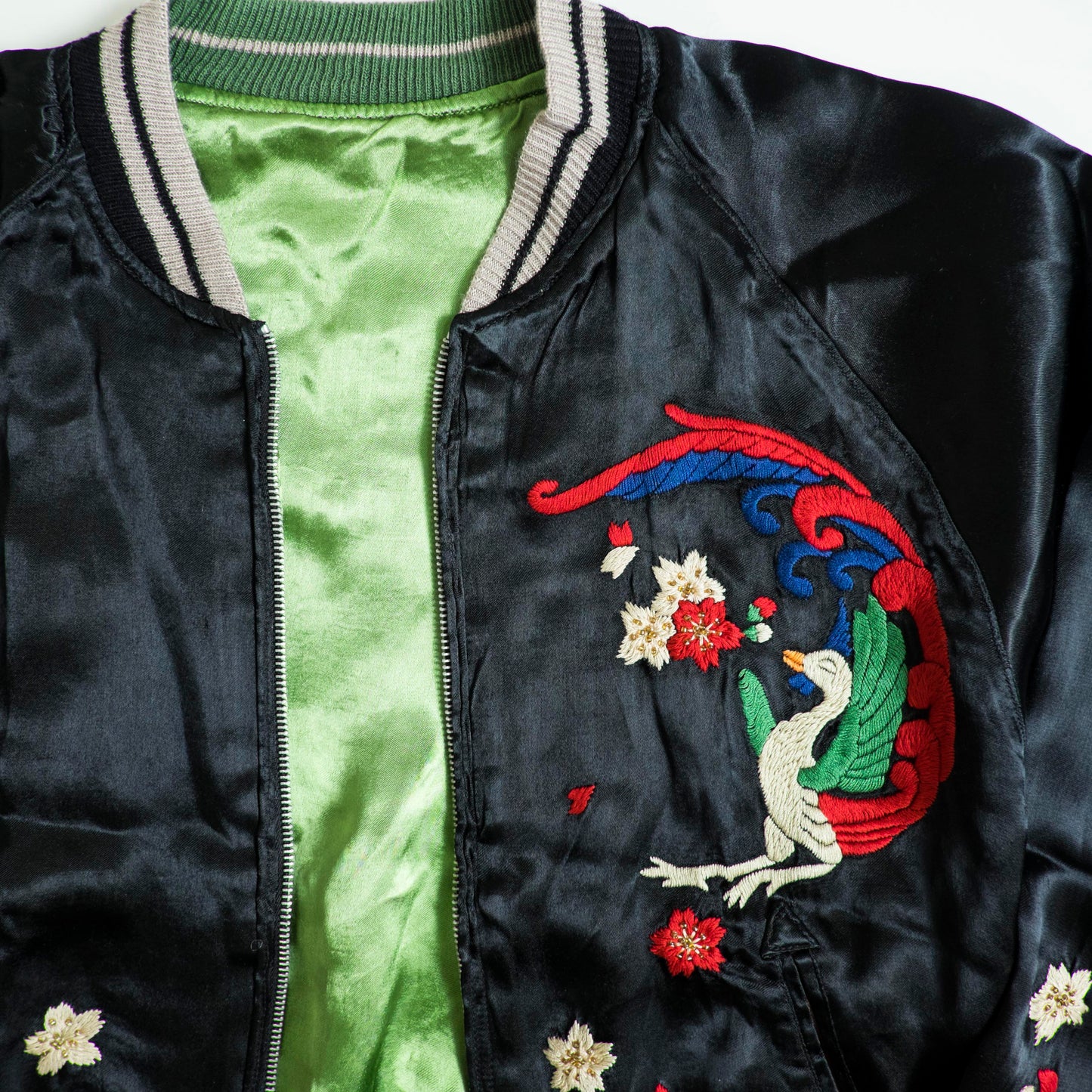 Cropped Heads Japan Skull & Sakura Reversible Sukajan Jacket Size M – Black Embroidered Souvenir Jacket / Green Satin Japanese Streetwear