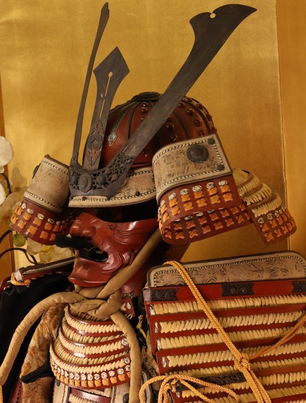 Samurai Yoroi Armor Set with Dragon-Ken Maedate, Display Gusoku with Kabuto & Menpo (Modern) — Japan