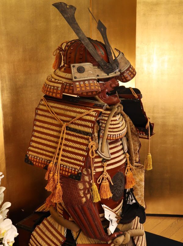 Samurai Yoroi Armor Set with Dragon-Ken Maedate, Display Gusoku with Kabuto & Menpo (Modern) — Japan