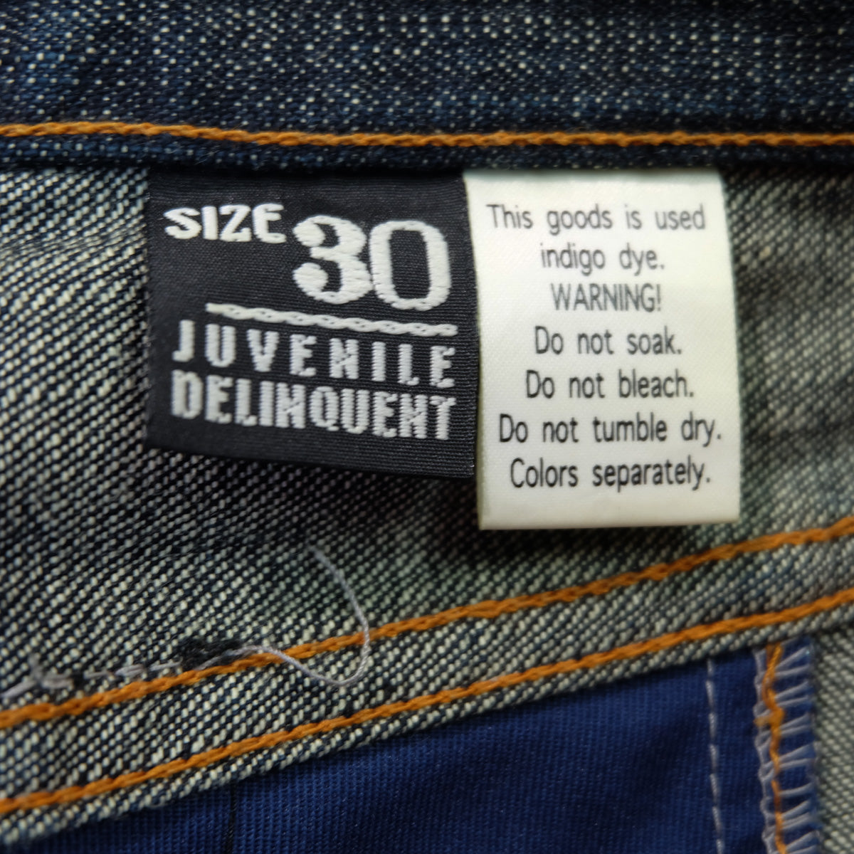 Vaqueros Juvenile Delinquent con panel de brocado de kimono wagara, inserciones de sakura y peonía, fabricados en Japón, talla 30