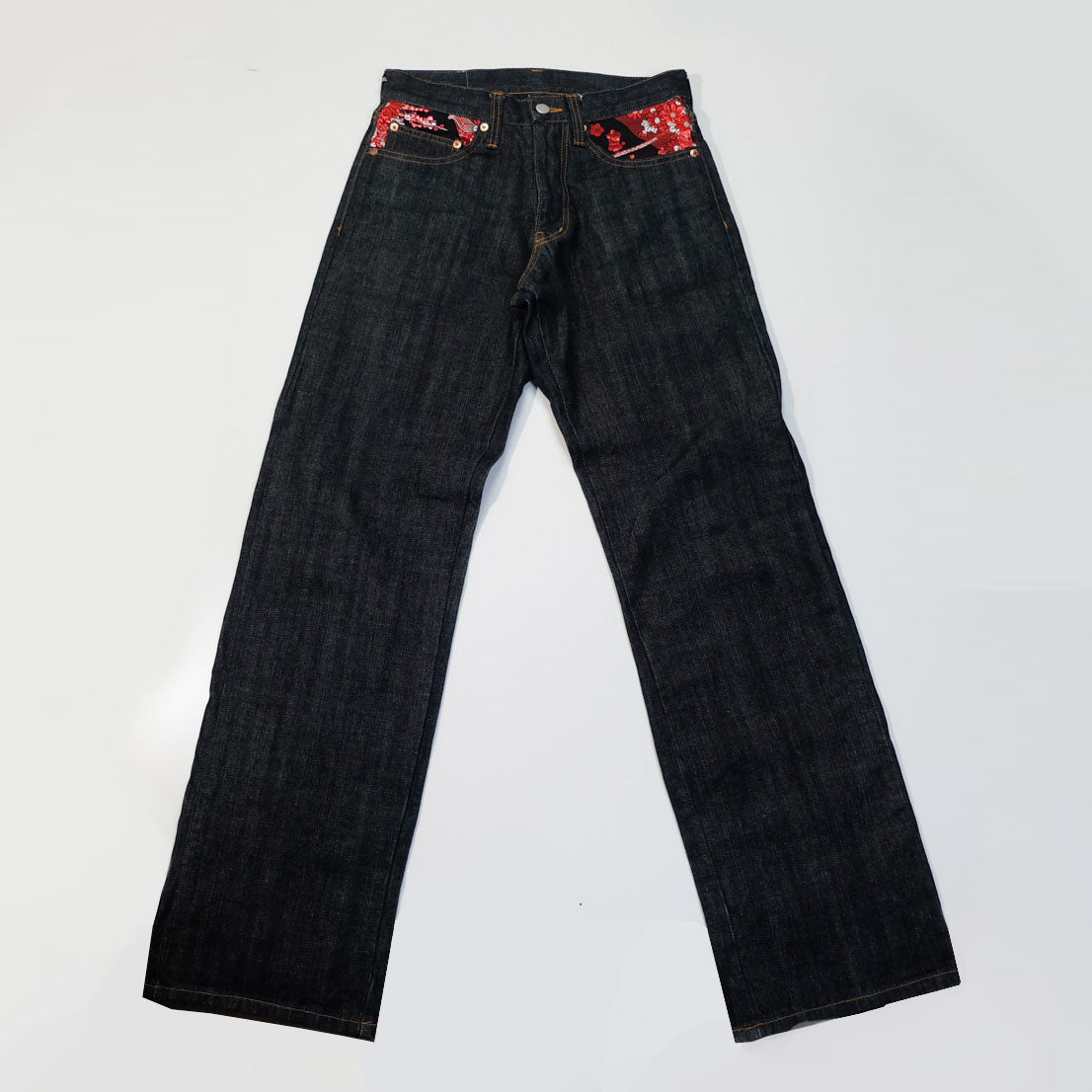 Vaqueros Juvenile Delinquent con panel de brocado de kimono wagara, inserciones de sakura y peonía, fabricados en Japón, talla 30