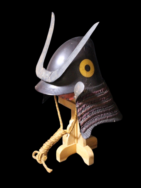 Sengoku-to-Early Edo Iron Black-Lacquer Melon-Shaped Kabuto | Janome “Snake-Eye” Crest | 5-Tier Hineno Shikoro | Gilt Copper Kuwagata Maedate