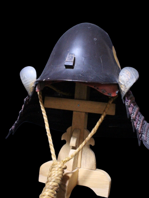 Sengoku-to-Early Edo Iron Black-Lacquer Melon-Shaped Kabuto | Janome “Snake-Eye” Crest | 5-Tier Hineno Shikoro | Gilt Copper Kuwagata Maedate