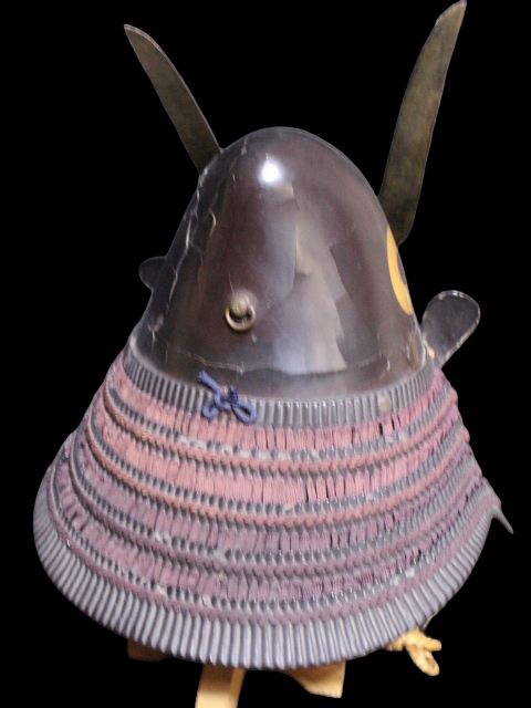 Sengoku-to-Early Edo Iron Black-Lacquer Melon-Shaped Kabuto | Janome “Snake-Eye” Crest | 5-Tier Hineno Shikoro | Gilt Copper Kuwagata Maedate