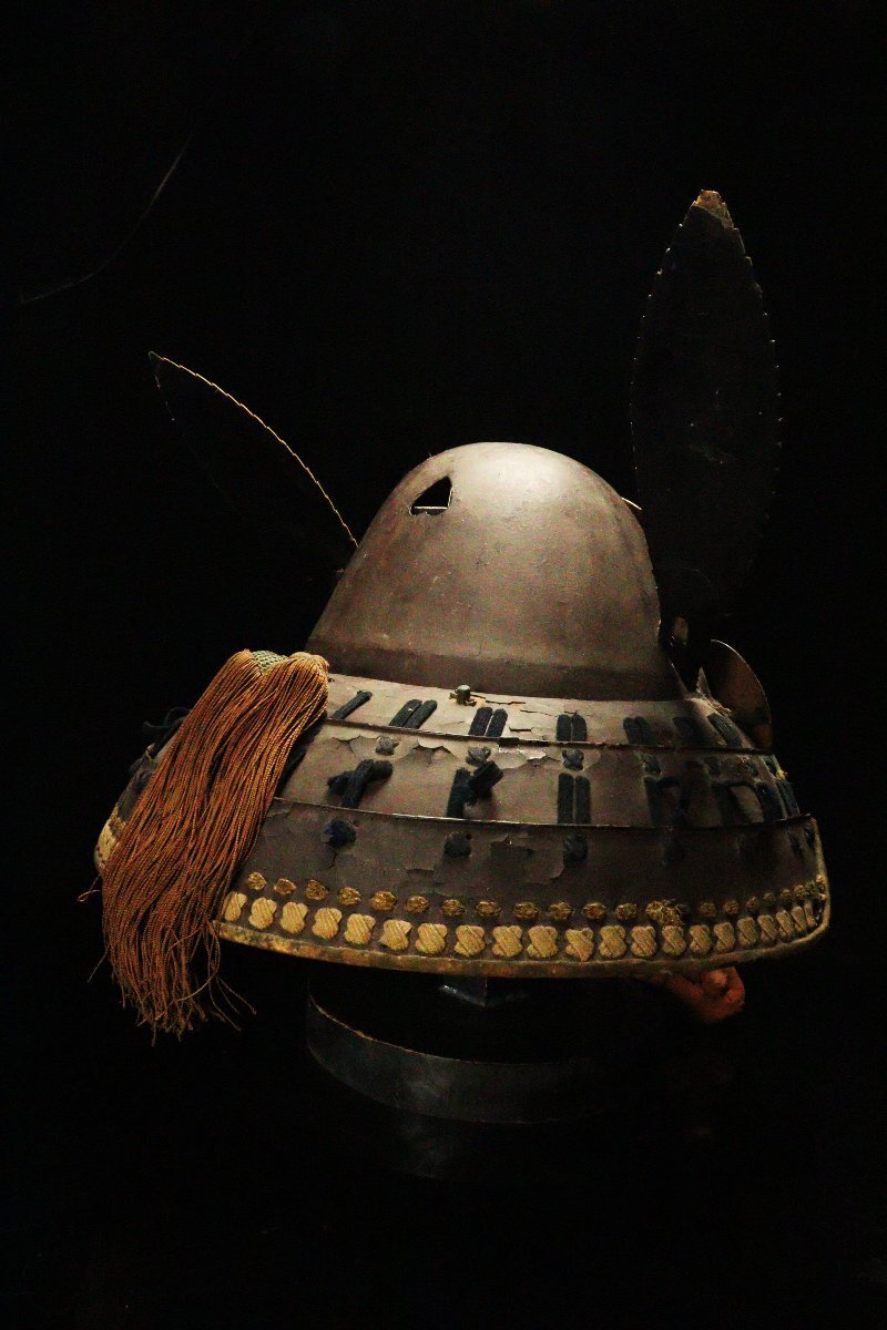 Sengoku-Inspired Kawari Kabuto Samurai Helmet — Red Feather Maedate with Associated Menpo (Collector-Safe Study Piece)