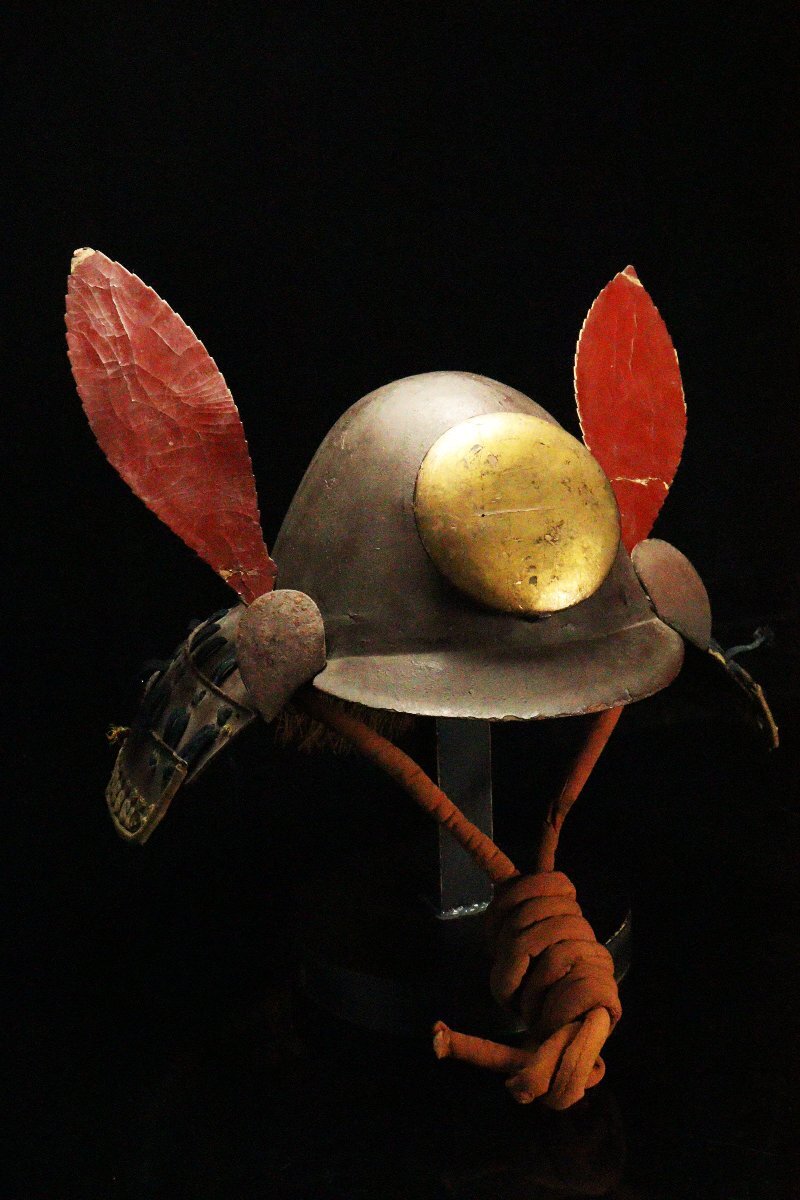 Sengoku-Inspired Kawari Kabuto Samurai Helmet — Red Feather Maedate with Associated Menpo (Collector-Safe Study Piece)