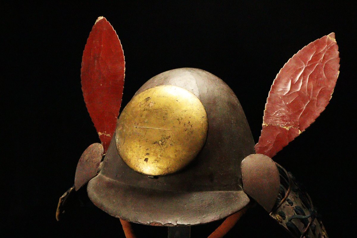 Sengoku-Inspired Kawari Kabuto Samurai Helmet — Red Feather Maedate with Associated Menpo (Collector-Safe Study Piece)