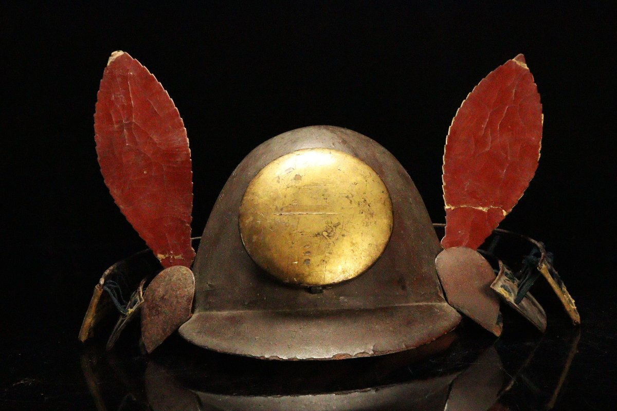 Sengoku-Inspired Kawari Kabuto Samurai Helmet — Red Feather Maedate with Associated Menpo (Collector-Safe Study Piece)