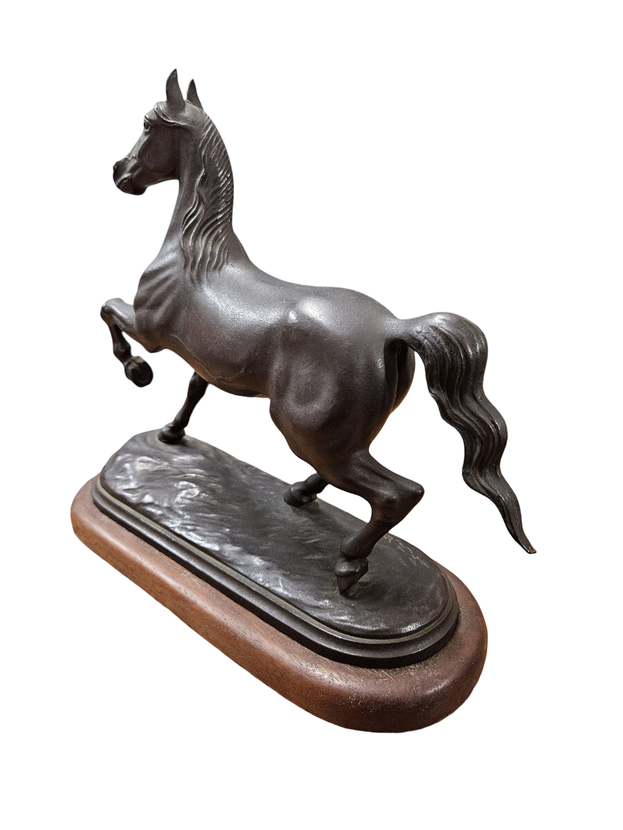 Signed Bronze Horse Sculpture on Wooden Base, Japan, Late Meiji–Taisho Period, Dynamic Equestrian Form, 25cm